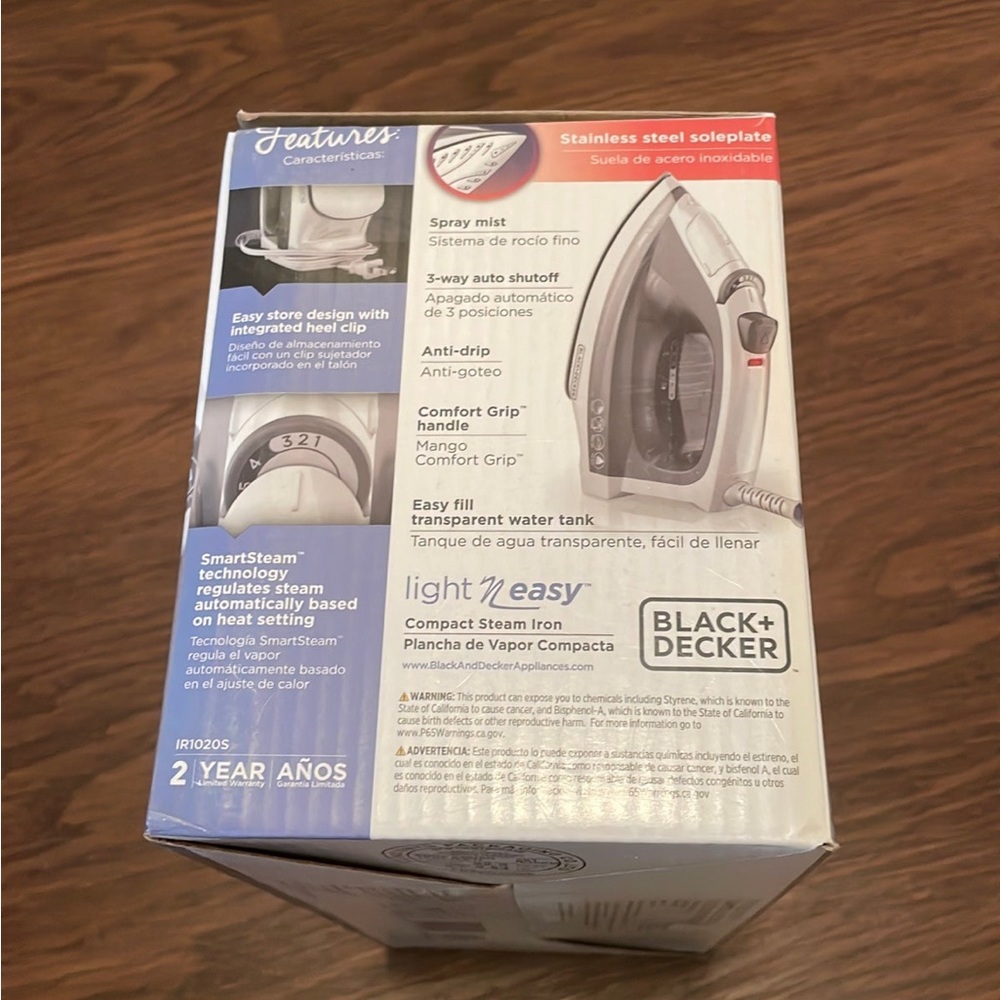 Black & Decker Light n Easy Compact Steam Iron (White/Gray) - Picture 4 of 4